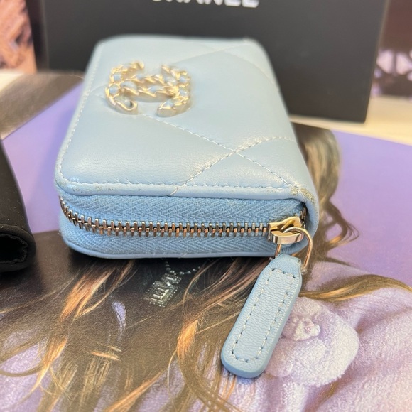 Auth CHANEL Wallet • Cardholder Pouch in Quilted Blue Lambskin Authentic Chanel - Picture 8 of 13